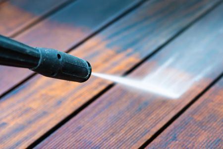 3 reasons to leave deck cleaning to the pros